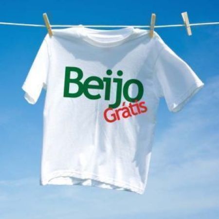 Camiseta Carnaval Beijo Gratis