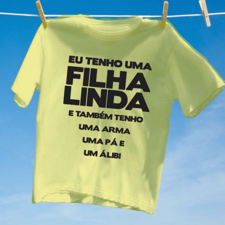 Camiseta Amarela Eu tenho uma filha linda