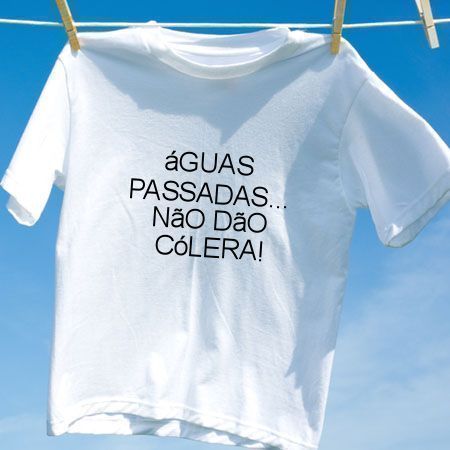 Camiseta Aguas passadas nao dao colera