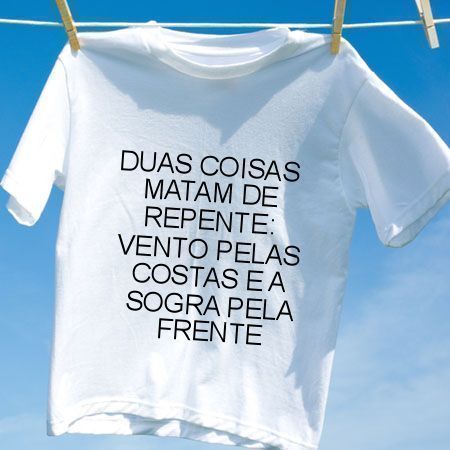 Camiseta Duas coisas matam de repente vento pelas costas e a sogra pela frente