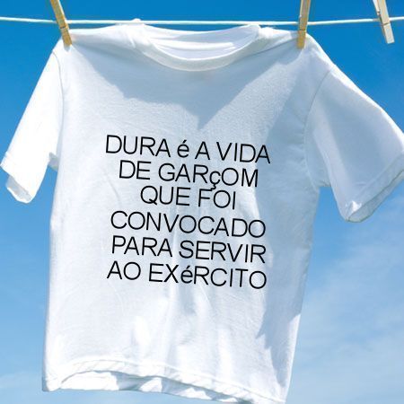 Camiseta Dura e a vida de garcom que foi convocado para servir ao exercito