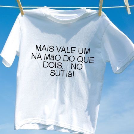 Camiseta Mais vale um na mao do que dois no sutia