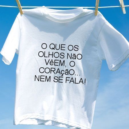 Camiseta O que os olhos nao veem o coracao nem se fala