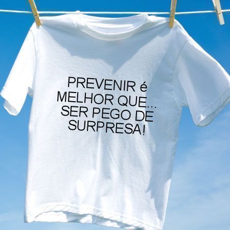 Camiseta Prevenir e melhor que ser pego de surpresa