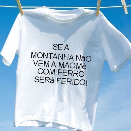 Camiseta Se a montanha nao vem a maome com ferro sera ferido